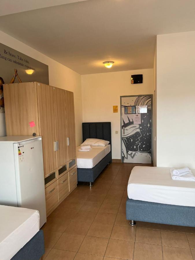 Moon Rocks Hostel Novalja Exteriér fotografie
