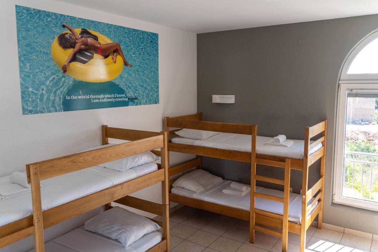 Moon Rocks Hostel Novalja Exteriér fotografie
